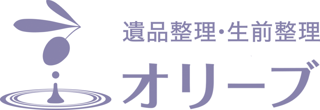 オリーブの実から滴る雫と波紋